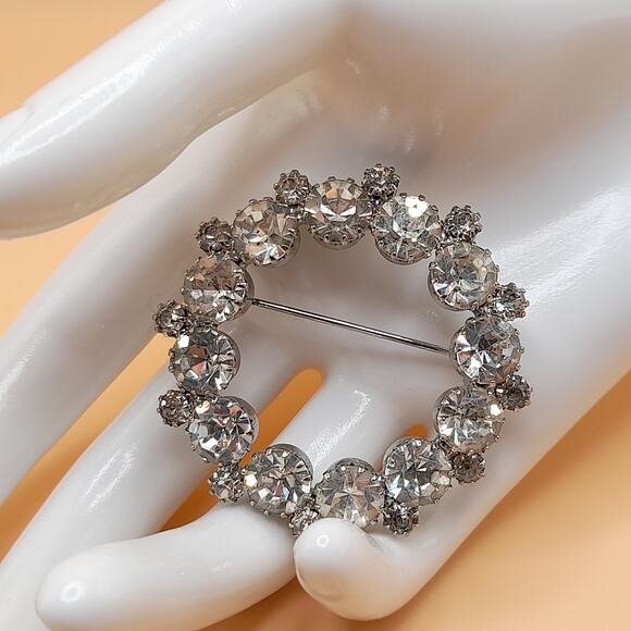 Vintage Clear Wreath Brooch, Wedding Brooch, Rhodium Plated, 1 7/8" - Picture 3 of 10